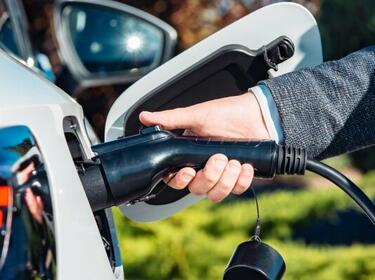 sol_workplace_charging_car_charger_hand_with_plug